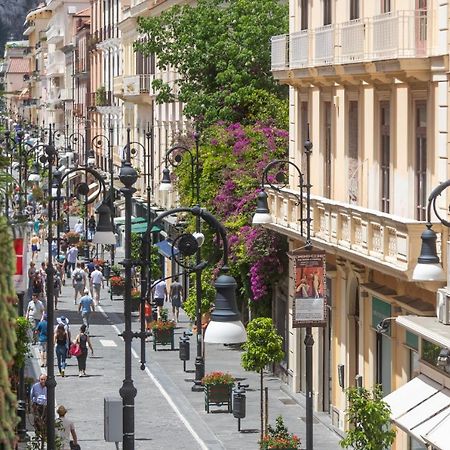 Comfy Apt 4 Sleeps Right In The Centre Sorrento Bagian luar foto